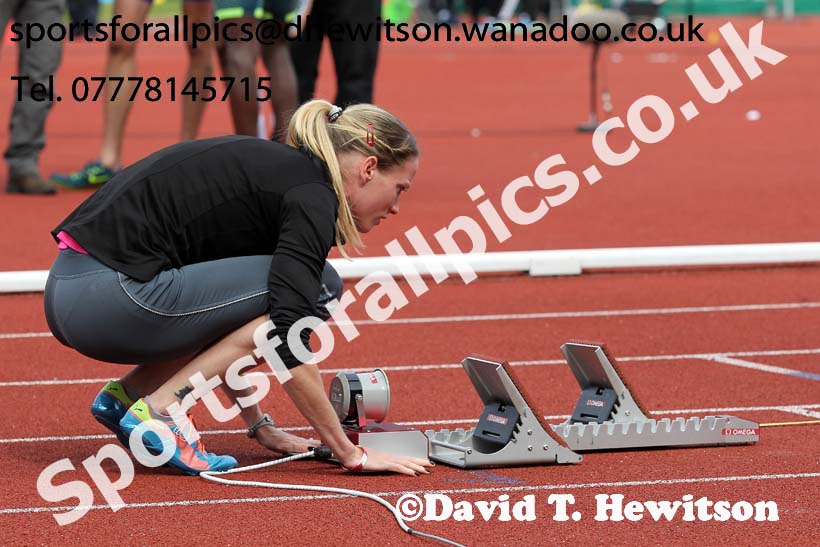 Eilidh Child setting up her black for the womens 400 metres hurdles at the Sainsbury's Birmingham Grand Prix. Photos: David T. Hewitson/Sports for All Pics